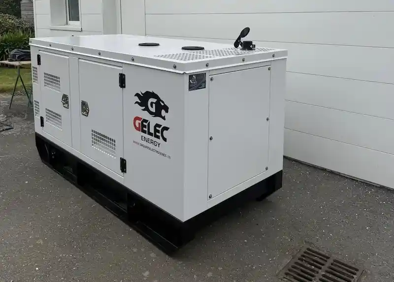 Alimentation de secours pour une pharmacie dans le Finistère - Groupe électrogène 55 kVA - GELEC Energy Alimentation de secours pour une pharmacie dans le Finistère - Groupe électrogène 55 kVA - GELEC Energy