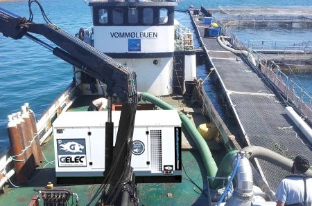 Ferme aquacole - Alimentation sur barge en mer