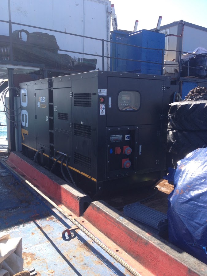 Maintenance électrique maritime sur barge - groupe électrogène sur barge