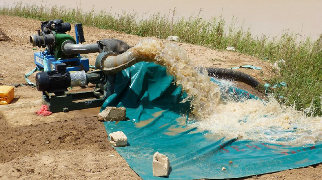 station pompage eau afrique - africa water pump - Installation groupe électrogène - station de pompage d'eau en Afrique